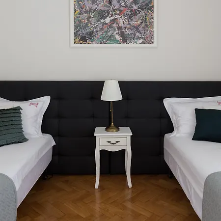 Feniks Main Square By Fragola Collection