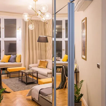 Feniks Main Square By Fragola Collection